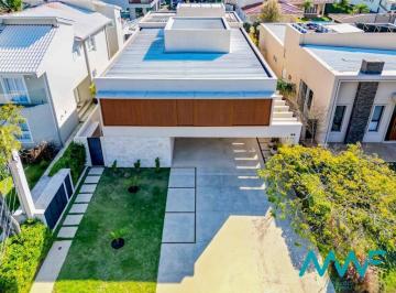 Casa · 520m² · 4 Quartos · 6 Vagas · Alphaville Zero - Casa Nova e Moderna!