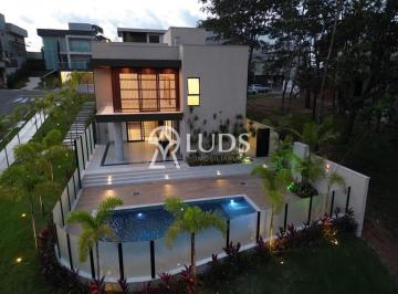 Casa · 290m² · 4 Quartos · 4 Vagas · Sobrado de Alto Padrão - Condomínio do Lago