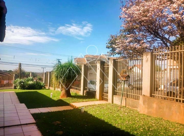 Casas com quintal à venda no Centro em Cambé