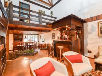 Casa de 5 quartos, Curitiba · Linda Casa Rústica no Bairro Ahú - Ctba/pr
