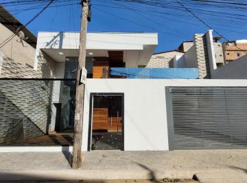 Casa · 220m² · 3 Quartos · 3 Vagas · Casa duplex com área gourmet no bairro Tiradentes.