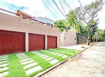 Casa de 5 quartos, Salvador · Casa no Itaigara, 5 quartos sendo 3 suítes, 2 pavimentos, 3 varandas, reformada