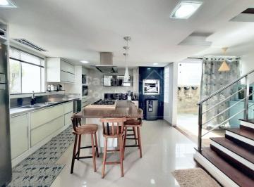 Casa · 118m² · 2 Quartos · 2 Vagas · CASA MOBILIADA EM CONDOMÍNIO COM 2 DORMITÓRIOS SENDO 1 SUÍTE MASTER