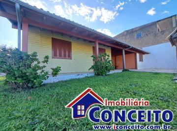 Casa de 2 quartos, Imbé · C633 - Residência de madeira em excelente localização no balneário Albatroz