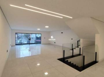 Casa · 280m² · 3 Quartos · 2 Vagas · Casa 3 suítes na quadra da praia no Embaré.