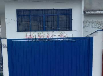 Casa · 240m² · 3 Quartos · 4 Vagas · Sobrado com 240 m², 3 dormitórios, e 4 vagas de garagem, sala de estar e 2 banheiros.