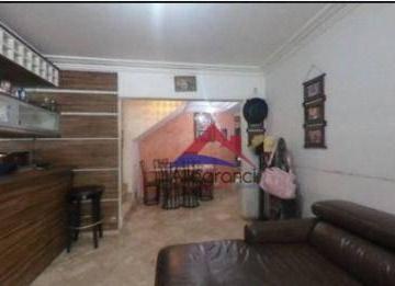 e0e0ca1a02d4e68888169c4001a80d9f3bd89c09 · 200 m² construídos, amplo sobrado com 3 dormitórios (1 suite master com hidro e closed)