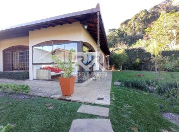 Casa · 215m² · 4 Quartos · 3 Vagas · Casa Linear com Vista Indevassável no Golfe