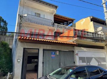 0df6a7dcd4183ddb796d177299fa3616.jpg · Sobrado de 180m² com 3 quartos