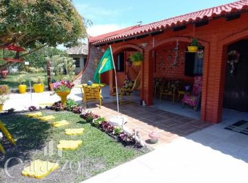 Apartamento · 4 Quartos · 2 Vagas · Casa com 03 dormitórios. Aceita troca por apartamento em Tramandaí!