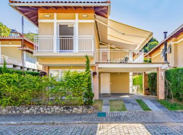 Casa · 140m² · 4 Quartos · 2 Vagas · Casa com 4 quartos em condomínio em Nogueira, Petrópolis.