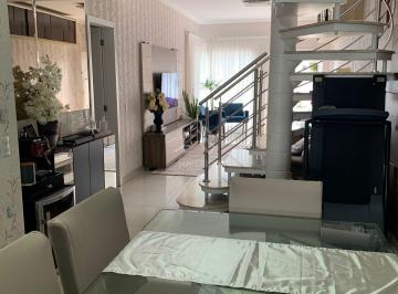 Casa · 3 Quartos · 2 Vagas · Sobrado | Alto padrão, com piscina