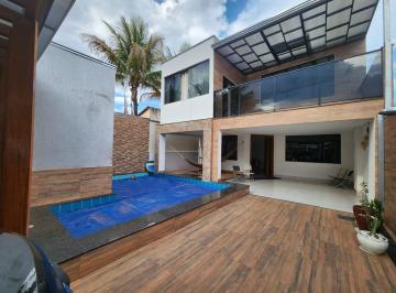 Casa de 5 quartos, Vicente Pires · Rua 4, 05 qtos sendo 4 suítes, 02 salas, piscina, churrasqueira, condomínio