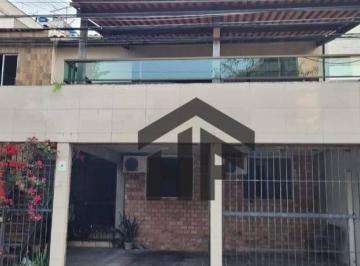 21ceaaeea9e17af3fac503531e544b3119740dd6 · Casa de 5 quartos à venda, localizada na Encruzilhada - Recife/Pernambuco.