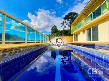 e2ebeb42bbbd6b146bc415c5d4dfd4d7762f8970 · Belíssima Casa, com 5 Quartos, Linda Vista e Lazer Completo, em Condomínio no Coração de Itaipava.