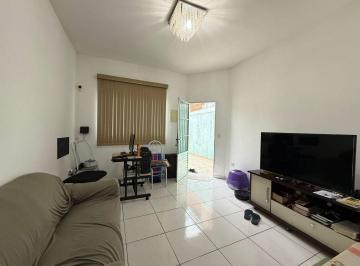 f0b99ff3b9ff42b3cd4dd176748c9d146d16be21 · Casa com Suíte e 2 Vagas em Rua Sem Saída – Próxima à Via Cambuí