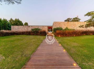 31e3c1b14307f8173b5efe4b09394ec829b9ab64 · Casa nova  com 6 suítes no Terras de São José