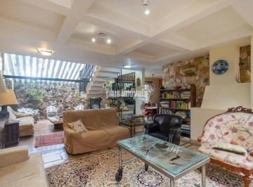 Casa · 270m² · 4 Quartos · 2 Vagas · Jardim Hípico - Casa de vila - Aconchegante e charmosa!