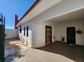 Casa · 200m² · 2 Quartos · 2 Vagas · Casa para locação com 2 dormitórios e 2 vagas de garagem localizado no Jardim Soraia.