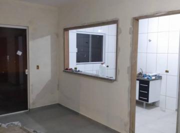 Casa · 180m² · 2 Quartos · 6 Vagas · Prédio com 2 apartamentos com total de 180m² localizado no Bairro Maracanã em Santo André.
