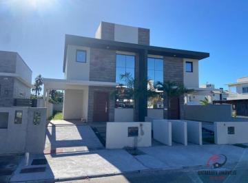 Casa · 295m² · 3 Quartos · 2 Vagas · Casa Nova com 03 Suítes à Venda na Praia da Cachoeira do Bom Jesus - Florianópolis - SC