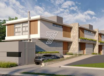 Casa · 277m² · 3 Quartos · 3 Vagas · Casa à venda - em Santa Felicidade