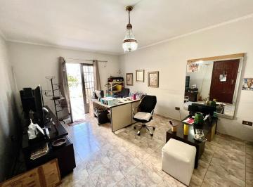 Casa · 168m² · 3 Quartos · 5 Vagas · Sobrado Metrô Santa Cruz