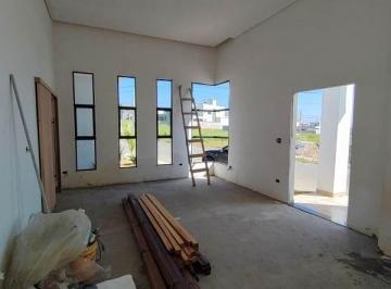 Casa · 165m² · 3 Quartos · 2 Vagas · CASA TÉRREA EM CONDOMÍNIO FECHADO