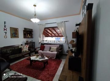 Casa · 100m² · 2 Quartos · 3 Vagas · Casa com terreno diferenciado.