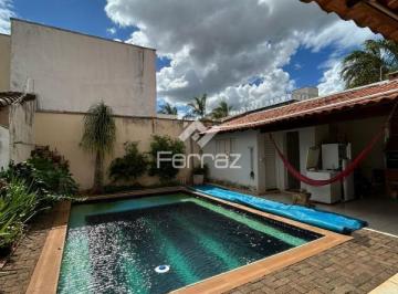 Casa · 210m² · 3 Quartos · 4 Vagas · Excelente casa sobrado no Bairro Roosevelt em Uberlândia