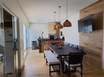 Casa · 200m² · 3 Quartos · 2 Vagas · Linda casa no Bairro Jardim América em Uberlândia