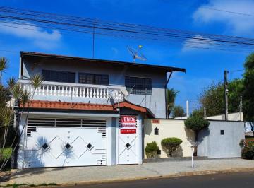 Casa · 182m² · 3 Quartos · 2 Vagas · Lindo sobrado com 3 dormitórios