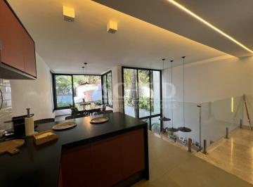 Casa · 262m² · 4 Quartos · 2 Vagas · Linda casa! totalmente reformada! Pé direito duplo! piscina, Ar condicionado