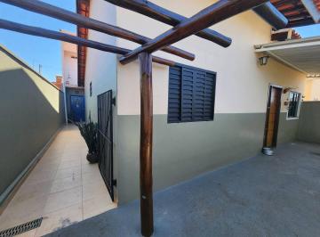 Casa · 200m² · 4 Quartos · 1 Vaga · Imóvel com 2 casas no terreno no Jardim Leonor