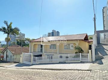 Casa · 270m² · 4 Quartos · 2 Vagas · Casa à venda com 4 dormitórios no bairro Imigrantes em Timbó/SC