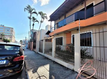 Casa · 231m² · 3 Quartos · 4 Vagas · Excelente casa no centro de Balneário Camboriu