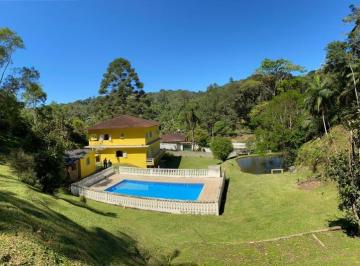 Foto 01 · Chácara em Juquitiba medindo 4.100,00 m² com piscina e lago