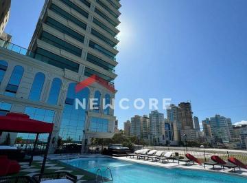 Apartamento · 166m² · 4 Quartos · 4 Vagas · Apartamento em Rua 313 - Meia Praia - Itapema/SC