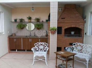Casa · 240m² · 3 Quartos · 3 Vagas · Sobrado 03 dormitórios, 2 suítes, 03 vagas, quintal e portão eletrônico