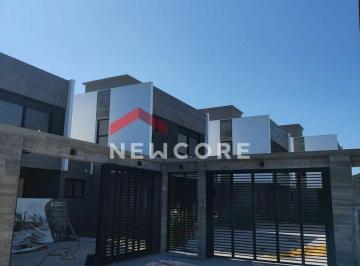 Casa · 138m² · 3 Quartos · 2 Vagas · Casa em    - Vila dos Açores - Garopaba/SC