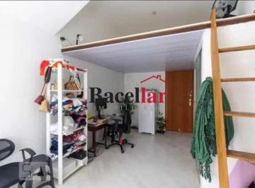 Apartamento · 32m² · Kitnet/Conjugado : / Residencial / Centro