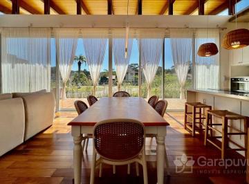 Casa · 200m² · 4 Quartos · 4 Vagas · Casa Térrea com 4 Quartos e Iluminação Abundante em Condomínio Fechado, Rio Vermelho