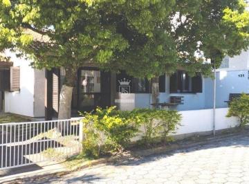 Casa · 110m² · 3 Quartos · 2 Vagas · Casa no centro de Bombinhas Temporada