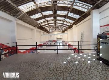 Foto 01 · Galpão Comercial para Locação em Santos-SP: 1 Sala, 2 Banheiros, 4 Vagas - Vila Nova (336m²)