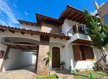 439752_ijy49561CTb_4397526512f0dcddb20.jpg · casa com 4 quartos e 2 suite, vaga p/6, no bairro Vila Ipiranga.próximo ao Hospital Conceição