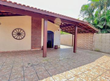 Casa · 226m² · 4 Quartos · 3 Vagas · Casa à Venda a Apenas 150 Metros da Praia – Espaço e Excelente Localização
