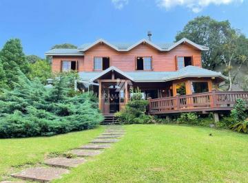 Casa · 268m² · 2 Vagas · RESIDÊNCIA DE 4 DORMITÓRIOS EM GRAMADO