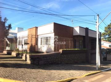 Casa · 258m² · 3 Vagas · EXCELENTE CASA NO CENTRO DE ESQUINA