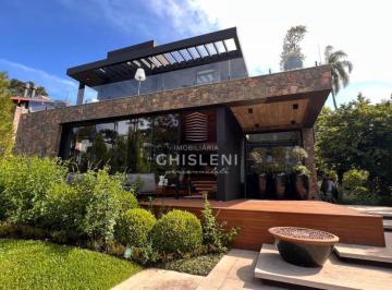Casa · 500m² · 2 Vagas · VENHA MORAR NO MELHOR CONDOMÍNIO DE GRAMADO