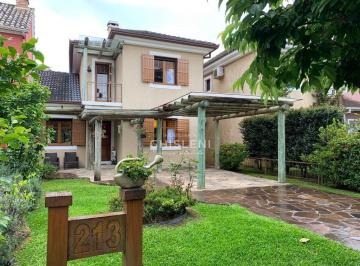 Casa · 240m² · 3 Vagas · RESERVA DA SERRA